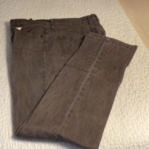Gloria Vanderbilt Amanda Jeans.  Lightly worn.  Color is brown.
